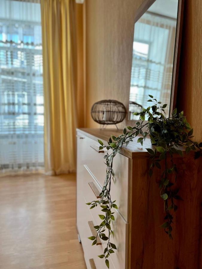 Apartment On Hnatiuka With Parking Lviv Exteriör bild