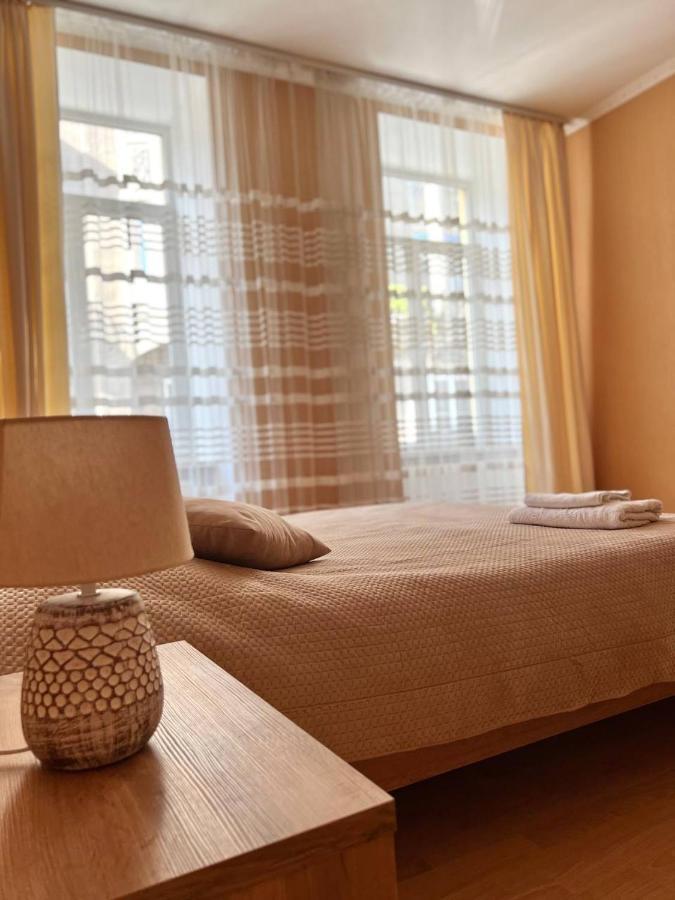 Apartment On Hnatiuka With Parking Lviv Exteriör bild