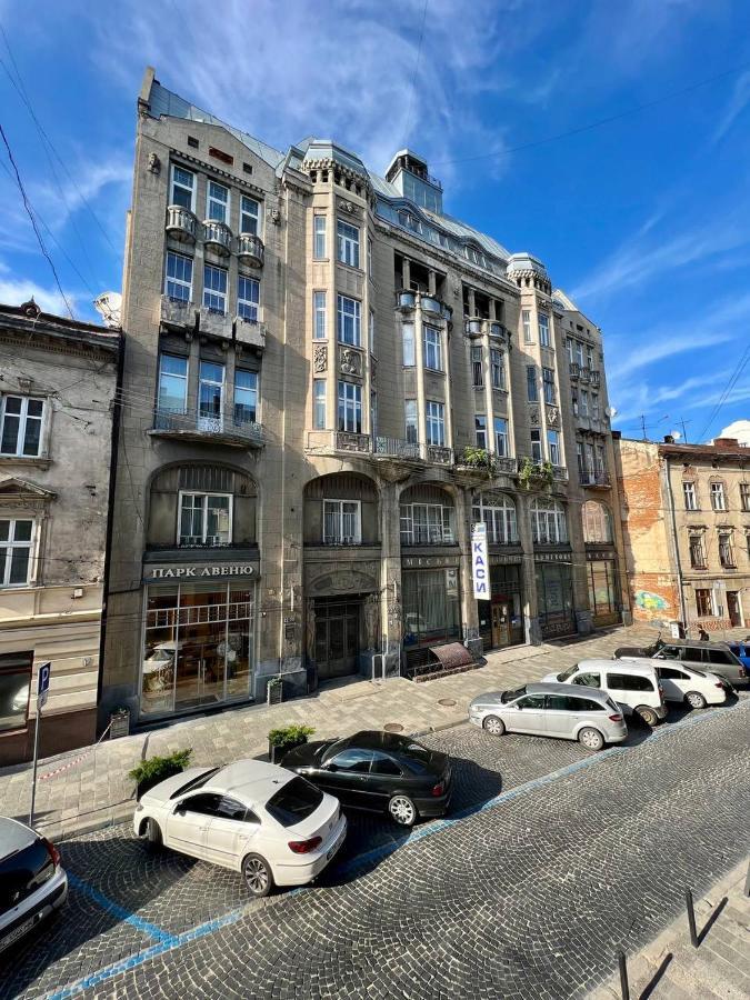 Apartment On Hnatiuka With Parking Lviv Exteriör bild