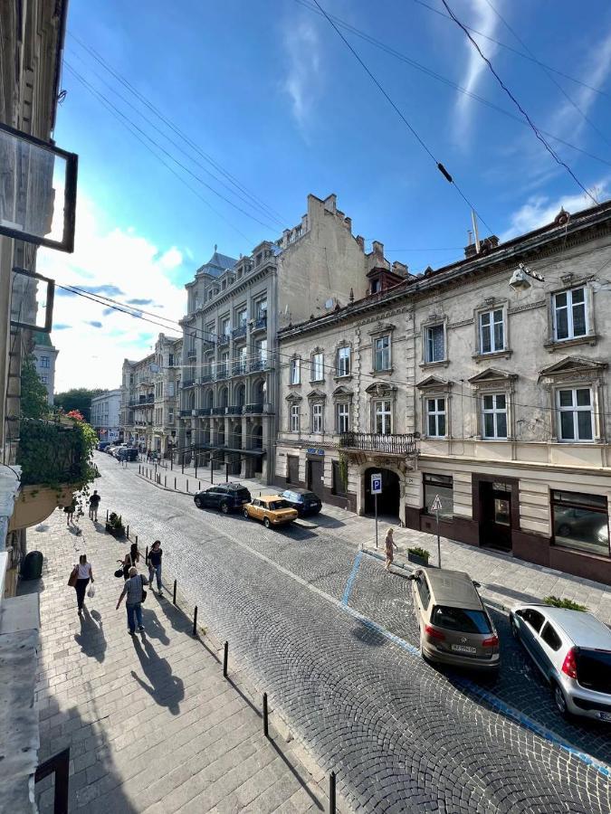 Apartment On Hnatiuka With Parking Lviv Exteriör bild